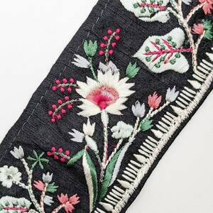 インド刺繍リボン 約70mm 花模様 黒ベース