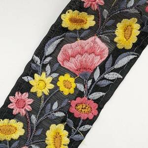 インド刺繍リボン 約67mm 花模様 黒生地　ピンクと黄色の花