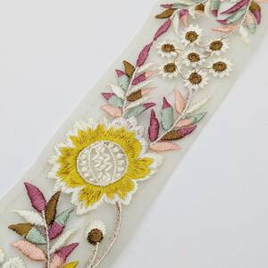 インド刺繍リボン 約55mm 花模様 黄色