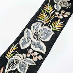 インド刺繍リボン　約60mm　花模様 黒ベース