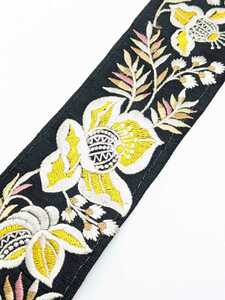 インド刺繍リボン　約60mm　花模様 黒ベース　黄色の花