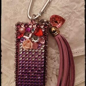 FRISKケース☆デコ凸きらっ☆ピンクパープル系☆大粒ストーン&薔薇パーツ☆タッセル&ハートチャーム☆旧FRISKケースセット済み