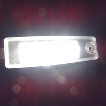 鬼白光! 一体型交換式 ! LED ナンバー灯 ライセンス ランプ　ｂB TA-NCP34 UA-NCP34 UA-NCP30 　RAV4 DBA-ACA31W DBA-ACA36W_画像1