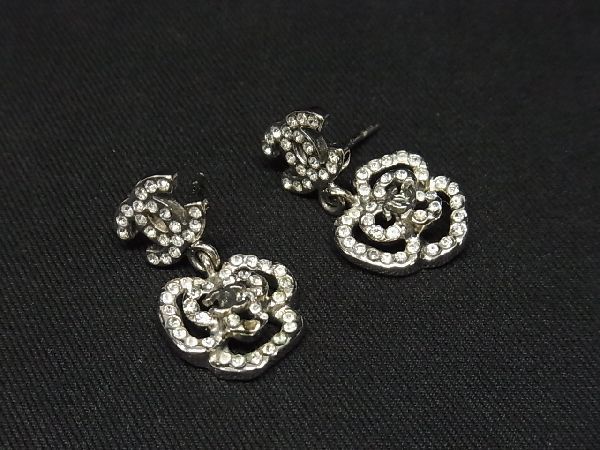 シャネル カメリアの値段と価格推移は?|2,635件の売買情報を集計した ...