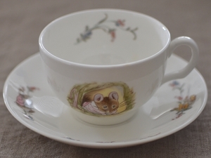  Royal Albert bi marks liks*pota-( Peter Rabbit ) cup & saucer 