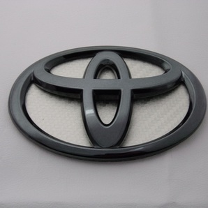 【 トヨタ 90系 ヴォクシー TOYOTA 90系 VOXY 】 プラチナ ブラック エンブレム リア トヨタマーク (シルバーカーボン柄シート付き)