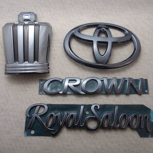 7トレジャー 【 トヨタ 200系 クラウン ロイヤルサルーン TOYOTA 200系 CROWN RoyalSaloon 】 プラチナ ブラック エンブレム 4点セット
