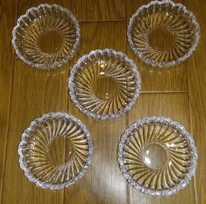 ガラス製大皿2枚 、小皿5枚×2種類 　合計10枚