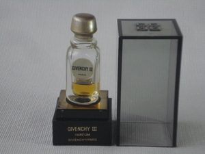 [香水] GIVENCHY Ⅲ パルファム 7ml ケース付き 香水瓶 ジバンシー フランス製 