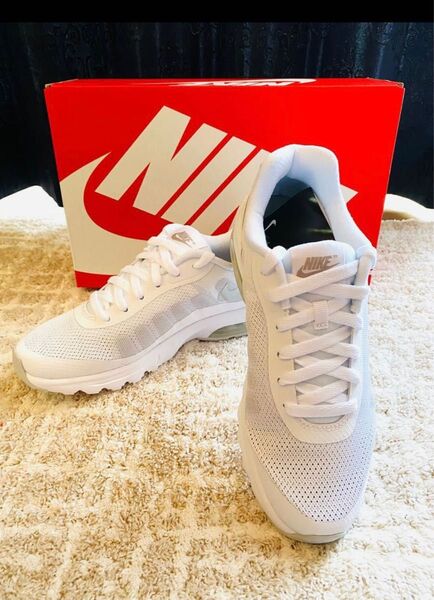 【新品】NIKE エア マックス インビガー ウィメンズシューズ 22.5cm