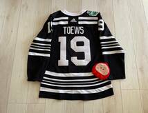 Jonathan Toews ブラックホークス ADIDAS AUTHENTIC 2019 NHL WINTER CLASSIC サイズ 46_画像3