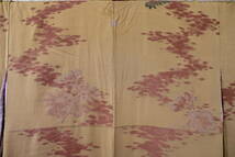 きもの今昔４７６４　御召のきもの　広衿袷仕立て　正絹漆縫い取り柄織　アンティーク感あります　　　　身丈１５２ｃｍ_画像3