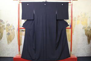 きもの今昔４８１３　黒の礼装　袷喪服のきもの　正絹一越地　家紋「剣花菱」　シミ汚れのない美品　　　　身丈１５９ｃｍ