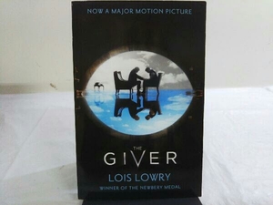  foreign book THE GIVER LOIS LOWRY