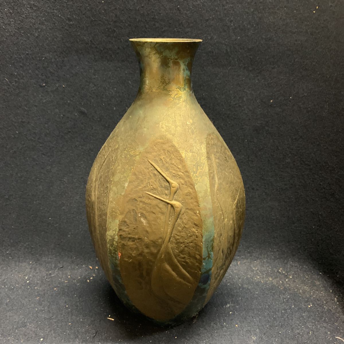 ☆新作の予約販売も。☆ 鶴の彫刻壺 花器 骨董 銅製壺 アンティーク