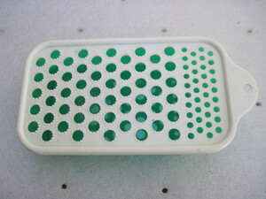 【おろし器】『GRATER おろし器』／約9.5×18.5㎝ 高さ:約4㎝