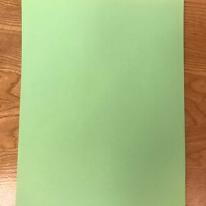 緑色のカラー用紙　５０枚