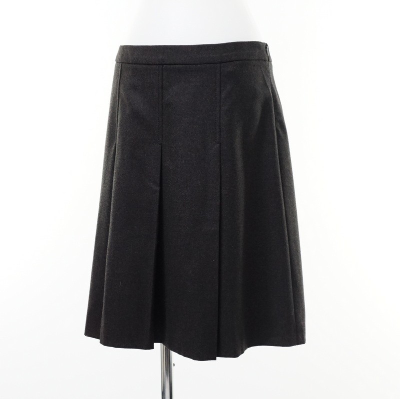 ヤフオク! -miumiu スカートの中古品・新品・未使用品一覧