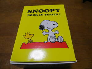 SNOOPY スヌーピー BOOK IN SERIES ミニぬいぐるみ 新品未使用 即決