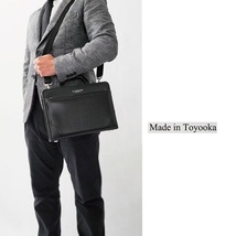 大開きミニダレスバッグ ビジネスバッグ 日本製 豊岡製鞄 メンズ B5 ディンプル加工 天然木手 ワンタッチ錠前 通勤 b2317_画像2