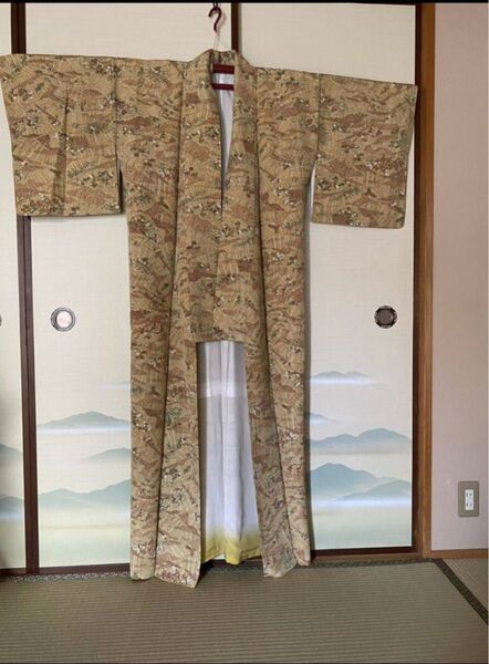 小紋 べ一ジュ系 2度着用しました。超美品です。着丈150 裄丈63 後ろ幅31 前幅23 袖幅32 袖丈32