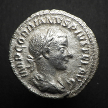 【古代ローマコイン】Gordian III（ゴルディアヌス3世）クリーニング済 シルバーコイン 銀貨(5tjkA5Fdbs)_画像1