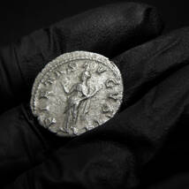 【古代ローマコイン】Gordian III（ゴルディアヌス3世）クリーニング済 シルバーコイン 銀貨(5tjkA5Fdbs)_画像8