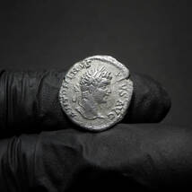 【古代ローマコイン】Caracalla（カラカラ）クリーニング済 シルバーコイン 銀貨(4XxM2hxkSr)_画像4