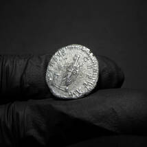 【古代ローマコイン】Caracalla（カラカラ）クリーニング済 シルバーコイン 銀貨(4XxM2hxkSr)_画像8