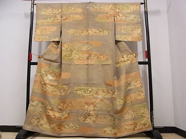 着物屋こころ 老舗呉服店 心斎橋小大丸 訪問着 駒刺繍 霞草花文 本金箔