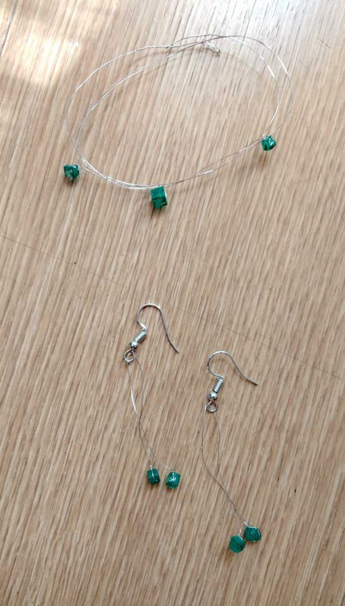 Ensemble boucles d'oreilles et bracelet vert émeraude, Fait main, Accessoires (pour femmes), des boucles d'oreilles, des boucles d'oreilles