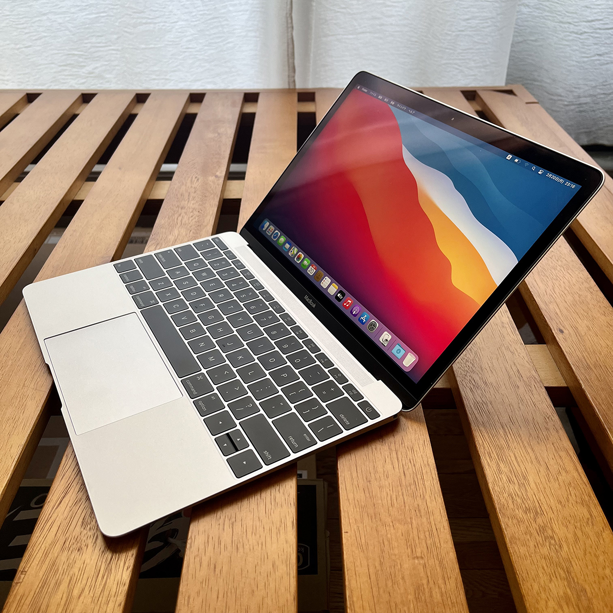 お手軽価格で贈りやすい MacBook12 Early2016 SSD500GB m7メモリ8GB