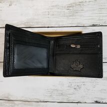 財布[アウトレット 牛革 メンズ 二つ折り財布(ブラック) ZZNICK Leather 1881-1] 箱入り ファスナ収納あり パスケースあり_画像3