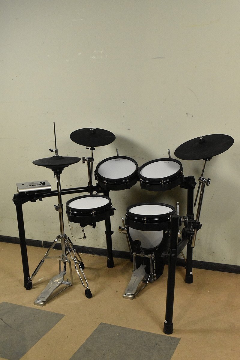☆未使用☆楽器 電子ドラム ☆ ROLAND KD-180L-BK Kick Drum Pad 18