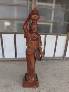 《美品》　木彫り　「水瓶を運ぶ女人」　一刀彫　23218
