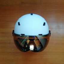 新品未使用 バイザー ヘルメット サイズ M（55cm～58cm）カラー マットホワイト スノーボードヘルメット スキーヘルメット ゴーグル _画像1