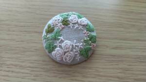 薔薇　刺繍ブローチ