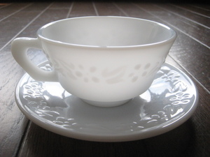  stamp go in beautiful goods Hazel Atlas HA cup & saucer floral flower white 