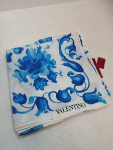  beautiful goods. person Valentino VALENTINO scarf 