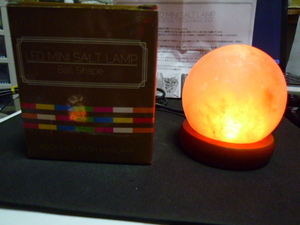 ヒマラヤ山脈天然岩塩　LED MINI SALT LAMP　マイナスイオン発生・空気浄化　新品・未使用・展示品