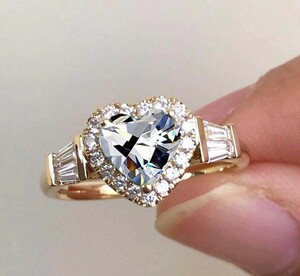  elegant ring Gold . white. zirconia ...... ring 8 number white 