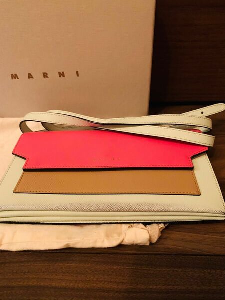 【MARNI】3 COMP POUCH STRAP WALLET / ポーチストラップウォレット レアcolor 正規品