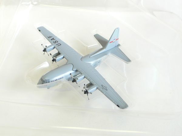 公式の タグ 非常口 C-130K 輸送機 イギリス空軍 キーホルダー D2M