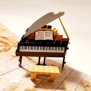 立体カード　HANAKO　飛び出すカード　ピアノ　グリーティングカード　多目的カード　招待状　ピアノ発表会　音楽会　紙模型