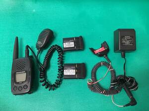 YAESU special small electric power wireless telephone equipment FTH-100J with handheld microphone . that 2