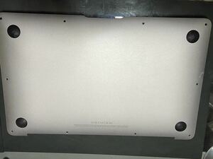 そこそこの美品　多少傷あり　バックパネルApple 修理部品　A1465 MacBook Air 2012 Mid 11.６インチ　 ジャンク　修理部品