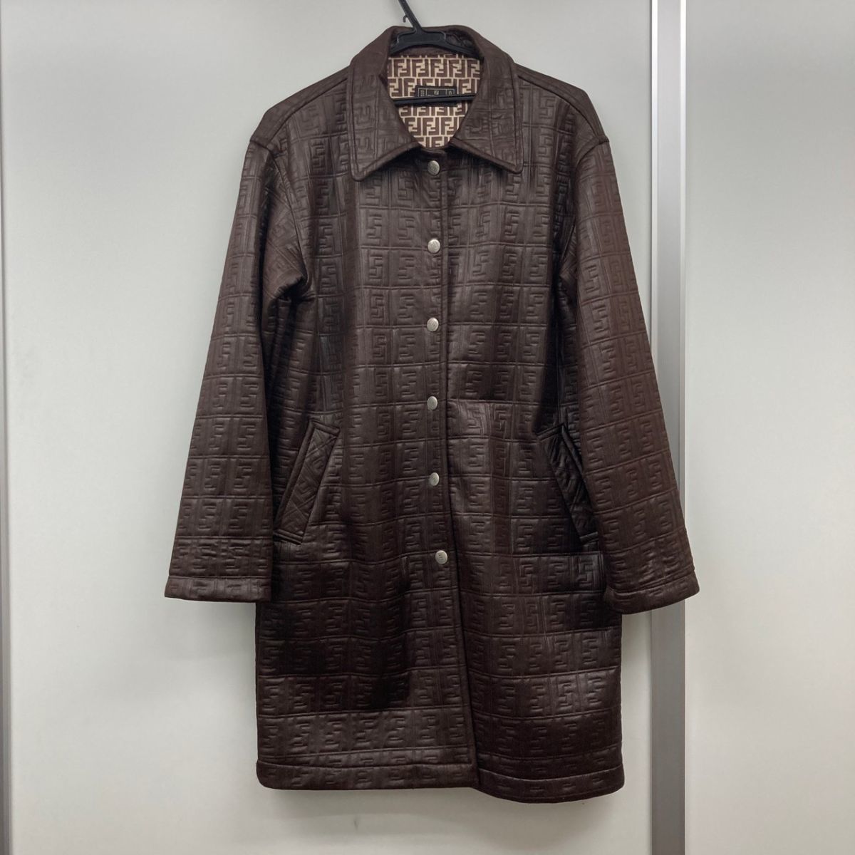 ヤフオク! -「フェンディ コート ズッカ」の落札相場・落札価格