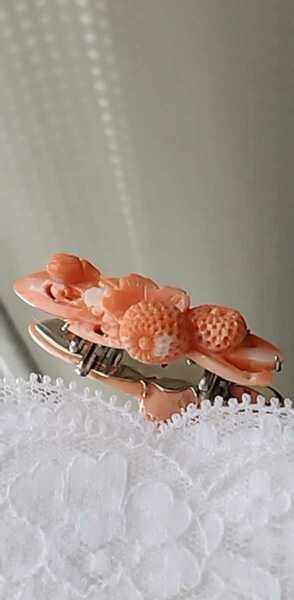 本珊瑚　繊細菊花彫刻の帯留め帯飾り　和装小物　彫刻珊瑚