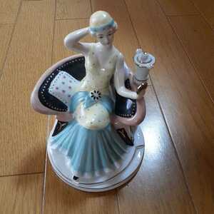 陶器人形　鏡を見る女性　置物　加藤工芸