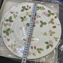 64⑤50202-4 WEDGWOOD ワイルドストロベリー ウェッジウッド WILD STRAWBERRY 大皿 プレート 2枚セット 27cm キズ あります！_画像7